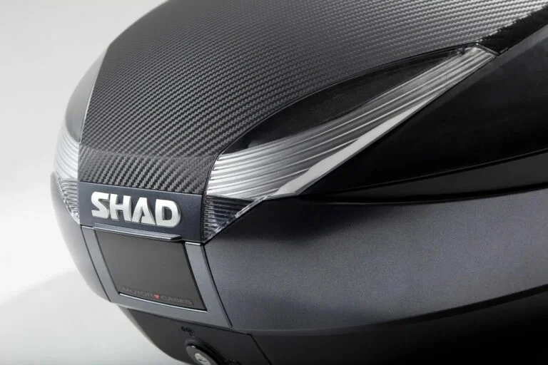 SHAD Topcase - s barevným krytem SH48 Karbon se zámkem PREMIUM SMART